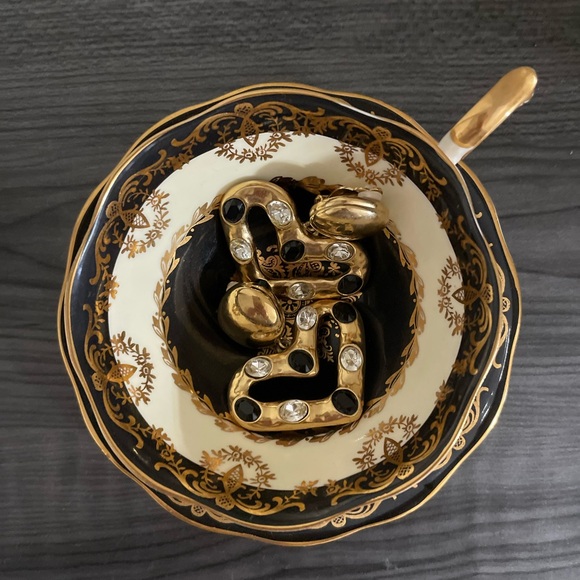 Vintage Givenchy Gold Black Onyx Crystal Heart Clip On Statement Earrings - Picture 13 of 17